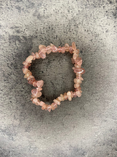 Erdbeerquarz - Kristall-Chip-Armband