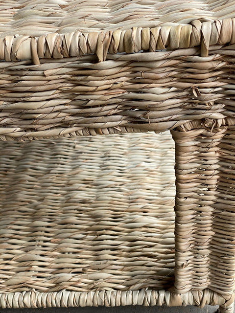 Table en feuilles de palmier tressées à la main - Mozambique