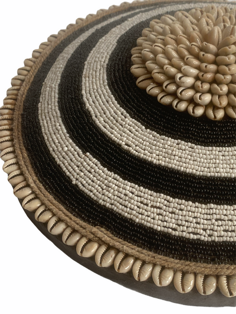 Cameroon Shield - S - 35cm black & white