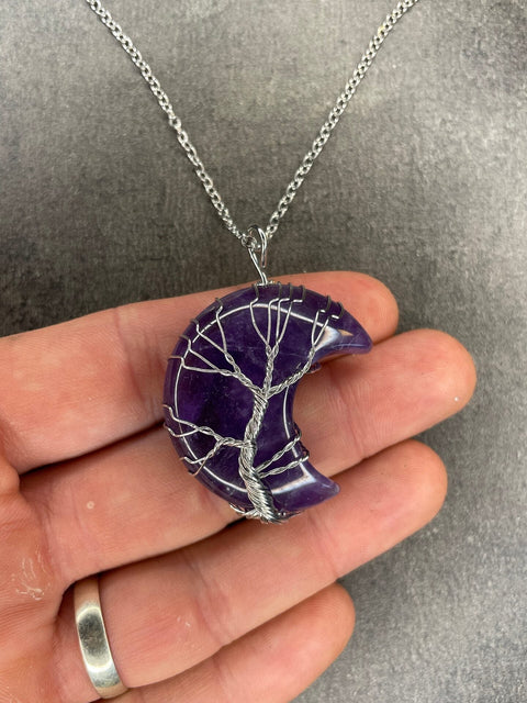 Amethyst-Mondanhänger mit Halskette