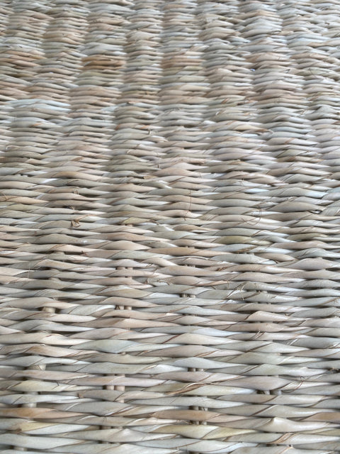 Table en feuilles de palmier tressées à la main - Mozambique
