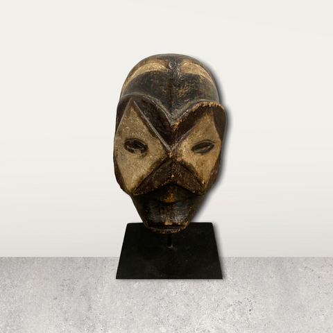 Kleine afrikanische Maske auf Ständer
