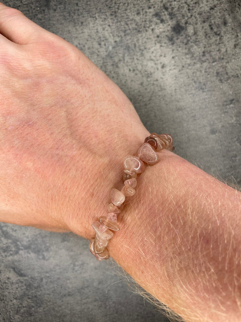 Erdbeerquarz - Kristall-Chip-Armband
