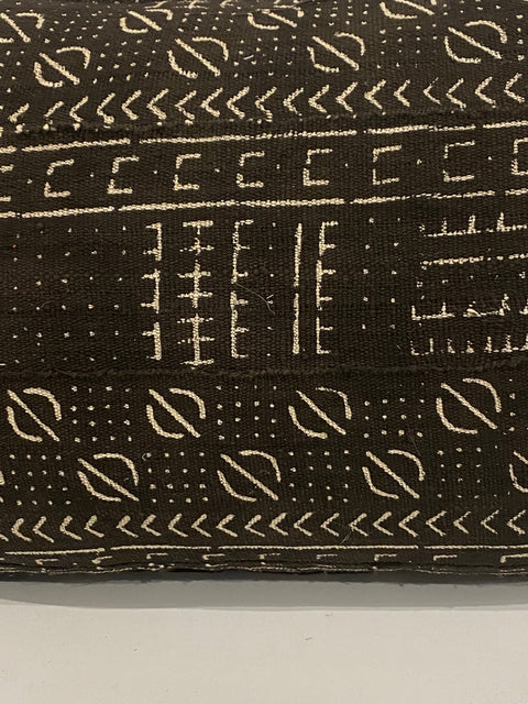 Coussin en tissu bogolan tissé à la main - (184.13) Noir