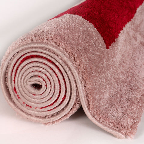 Joli tapis géométrique rouge et rose