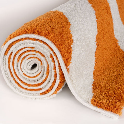 Joli tapis rayé orange et blanc
