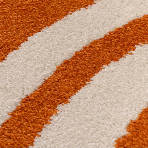 Joli tapis rayé orange et blanc