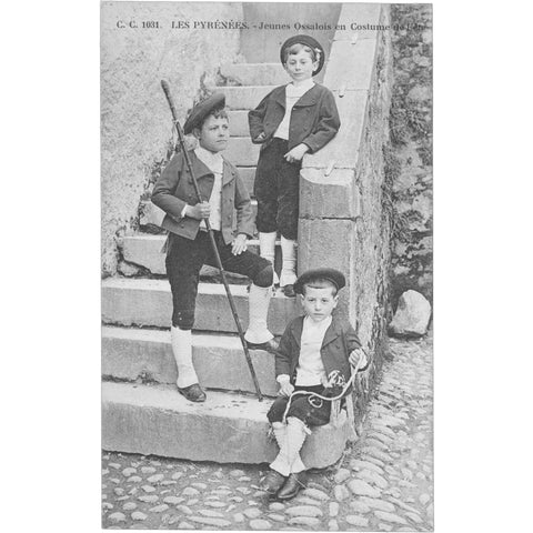 Les Pyrénées – Young Ossalois in Festival Costume – Postcard Early 20th Century