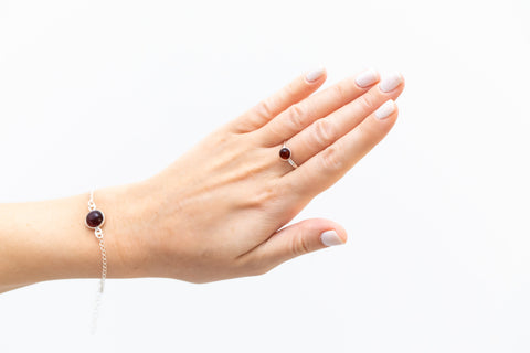 Bague empilable ESSENTIALS mini cerise rouge ambre