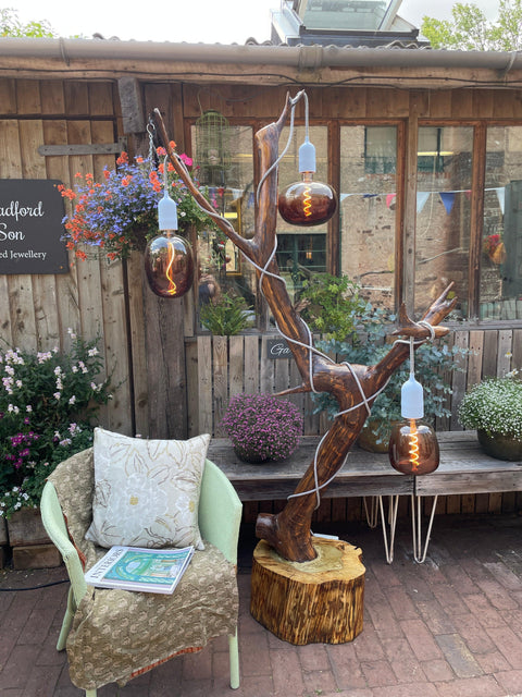 Outdoor tree lamp