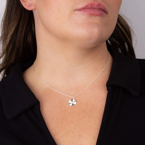 Pendentif rond en argent taillé diamant P5246