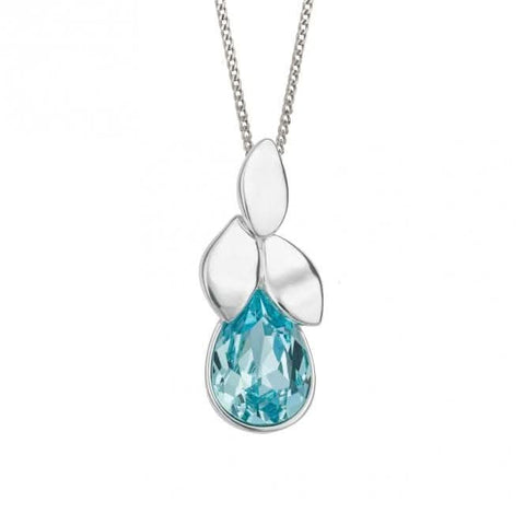 Schlichte, polierte Blütenblätter mit aquamarinblauem Bohemian Preciosa Anhänger P5238T