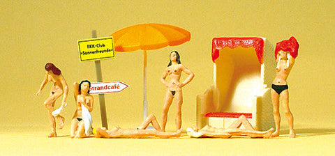 Nudist Bathers Figures 10107