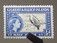 1956 Half British Penny Elizabeth II Gilbert und Ellice Islands Briefmarke Großer Fregattvogel (Fregata Minor)