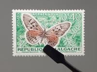 Timbre Madagascar 1960 0.4 Franc CFA Afrique Française Jardin Acraea (Acraea horta) Papillons
