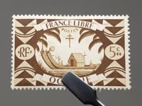 Französische Ozeanien-Briefmarke 1942, 5 französische Centime, altes Doppelkanu