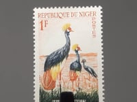 Timbre Niger 1960 1 franc CFA Afrique de l'Ouest Grue couronnée noire (Balearica pavonina)