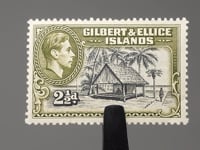 Timbre des îles Gilbert et Ellice George VI 1939 2 et demi Penny Islander,s House