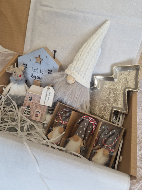 Gemütliche silberne Geschenkbox