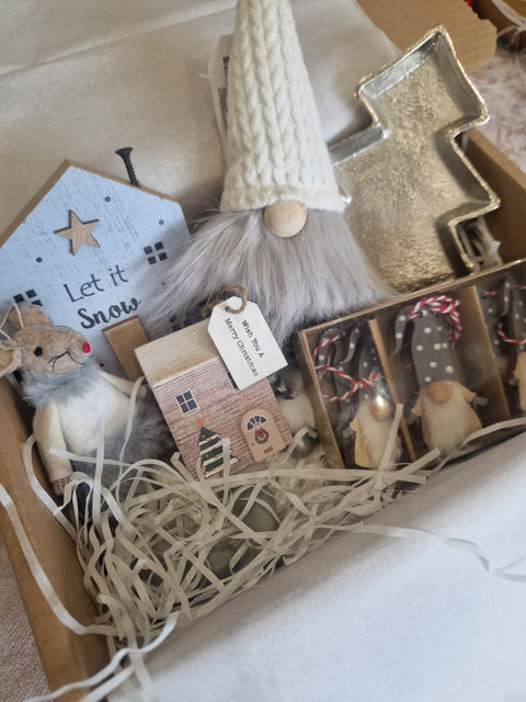 Gemütliche silberne Geschenkbox