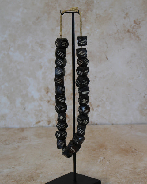 Collier de perles en os du Kenya - 236,2