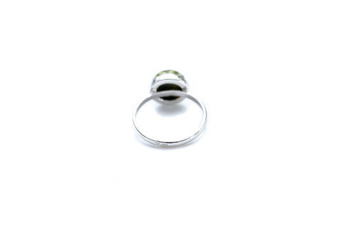 Bague solitaire ESSENTIALS en ambre vert