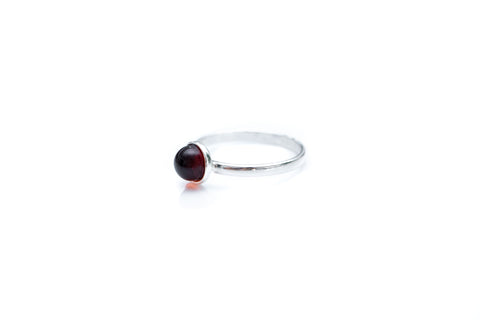 Bague empilable ESSENTIALS mini cerise rouge ambre