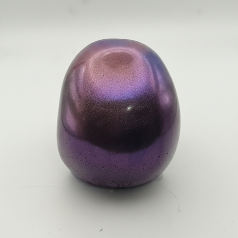 Dark Chameleon Resin Skull — Colour-Shifting Gothic Décor