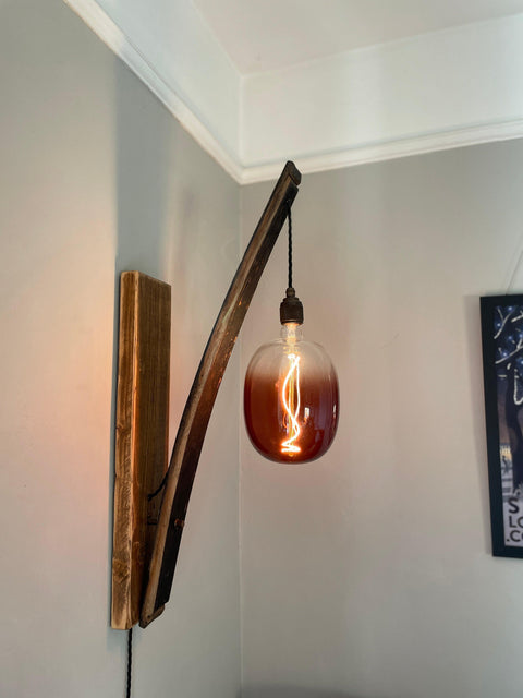 Wandleuchte in Form einer Whisky-Fassung