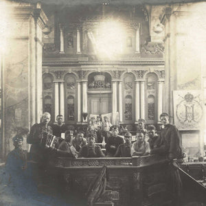 Descriptive image text