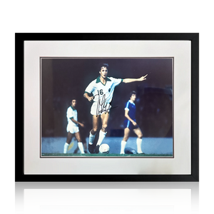 Johan Cruyff Signed New York Cosmos Photo Deluxe Mount Frame (AFTAL Authentication)