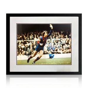 Johan Cruyff Signed FC Barcelona Photo Deluxe Mount Frame (AFTAL Authentication)
